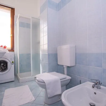 Fiumelatte Sleeps 4 Wifi T790815 아파트