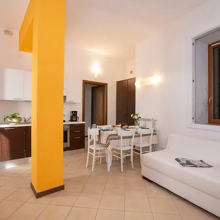 Apartamento Fiumelatte Sleeps 4 Wifi T790815 Varenna