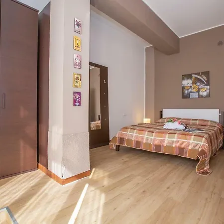 Fiumelatte Sleeps 4 Wifi T790815 Apartamento